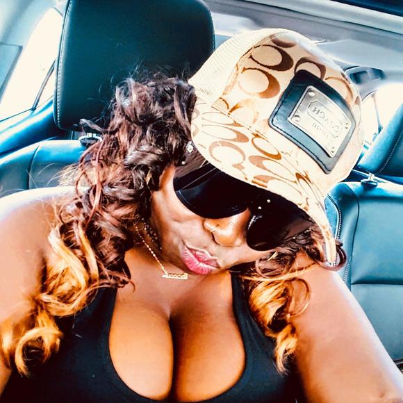 Meet your Posher, Caroline - Picture 1 of 1